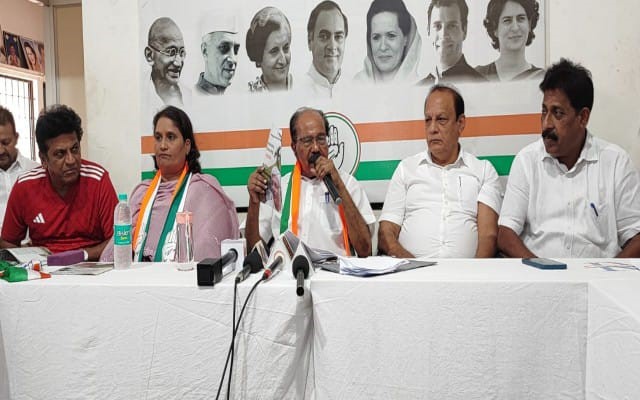 Former Chief Minister Veerappa Moily recalled this old memory in the presence of Shivraj Kumar.