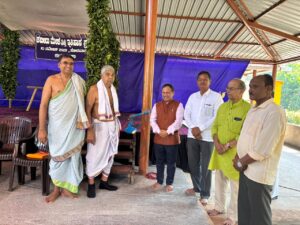 ಕಟೀಲ್ ದೇವಲ್ಯಡ್ ಉಪಕುಲಪತಿಲಾಯಿನ ಡಾ. ನಿರಂಜನ ವಾನಳ್ಳಿ ಪಾತೆರ್ದ್ — ಕಟೀಲ್ ಮೇಳ ಬೊಕ್ಕ ಪರಂಪರೆ ಸಾಧಕೆರೆನ ದಾಖಲೀಕರಣ ಅಗತ್ಯ ಉಂಡು ಅಂಚಿನ ಪನ್ಪುನೆಕ್ ಆಡಳಿತ ಮಂಡಳಿಗ್ ಅಭಿನಂದನೆ ಸಂದಾವೊಂದು ಕಾರ್ಯಕ್ರಮ ದೃಶ್ಯ.