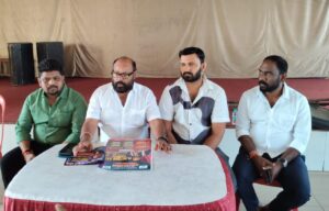 ಮೂಲ್ಕಿದ ವಿಜಯಾ ಕಾಲೇಜು ಮೈದಾನಡ್ ನಡಪರೆನ "ಮಿಥುನ್ ರೈ ಟ್ರೋಫಿ–2025" ರಾಷ್ಟ್ರಮಟ್ಟದ ಟೆನಿಸ್ಬಾಲ್ ಓವರ್ ಆರ್ಮ್ ಕ್ರಿಕೆಟ್ ಪಂದ್ಯಾಟದ ಪ್ರಕಟಣೆ. ಈಗಲ್ ಮೆರೈನ್ ಕೂಟದ ಆಶ್ರಯೊಡು ಯುವ ನಾಯಕೆ ರಕ್ಷಿತ್ ಪೂಜಾರಿ ಕೊಳಚಿಕಂಬಳ ನೇತೃತ್ವಡ್ ನವೆಂಬರ್ 14 ಮುಟ್ಟ 16 ತನಕ ನಡಪರಿಪುನ ಕ್ರೀಡಾ ಕೂಟದಬಗೆ ವಿವರ ನೀಡಿನ ಸುದ್ದಿಗೋಷ್ಠಿ ದೃಶ್ಯ