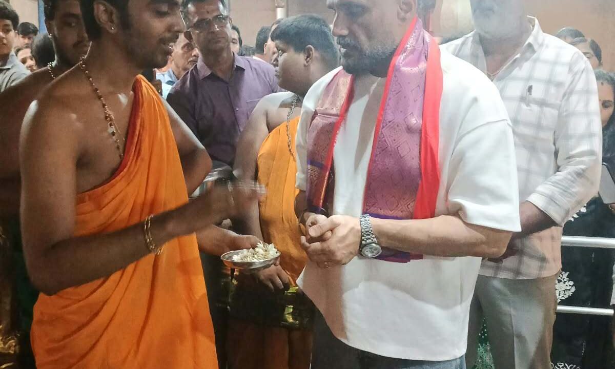 ಬಪ್ಪನಾಡ್  ದೇವಲ್ಯೊಗು ಖ್ಯಾತ ಬಾಲಿವುಡ್ ನಟ ಸುನಿಲ್ ಶೆಟ್ಟಿ ಭೇಟಿ